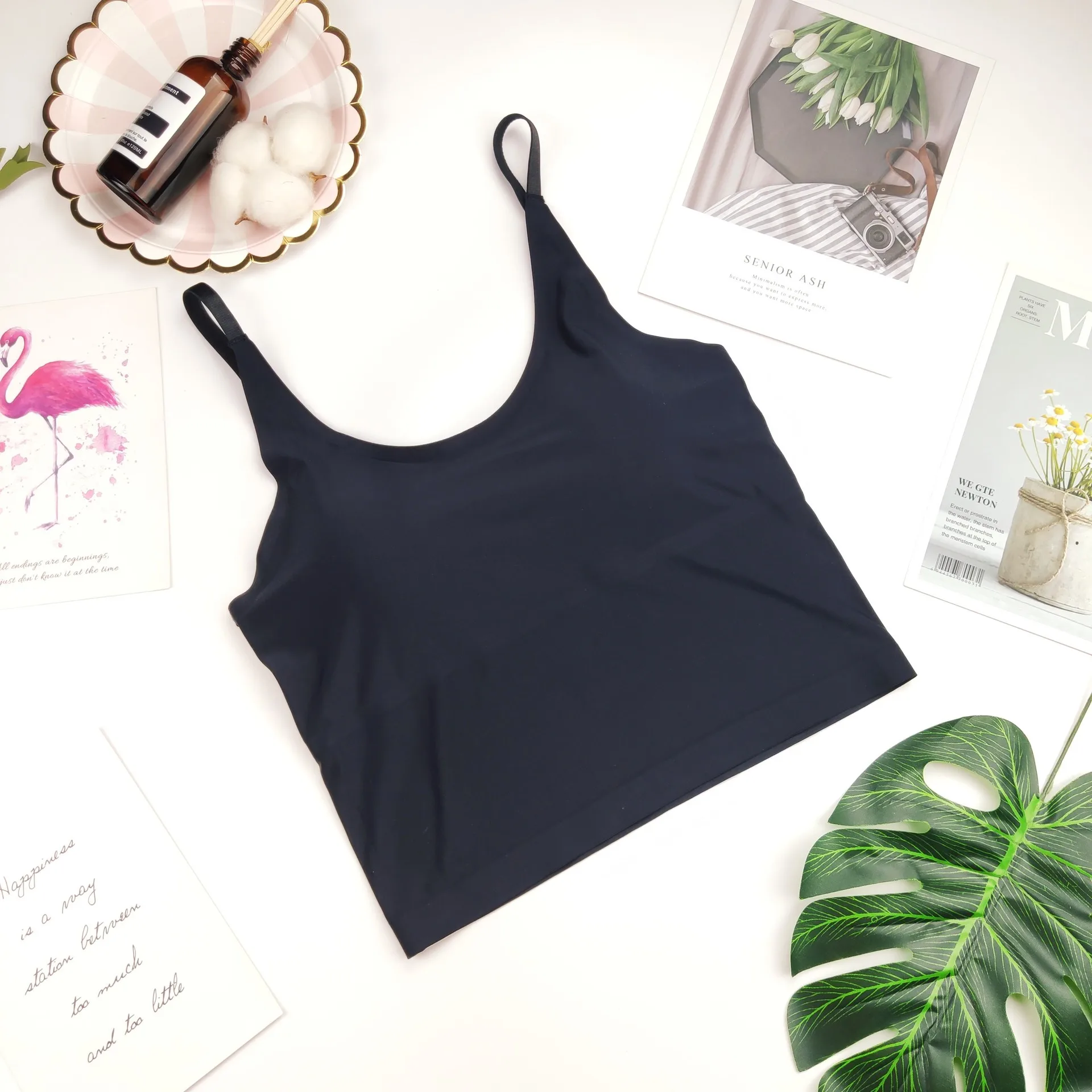 

Sexy Ice Silk Beauty Back Tops Comfortable No Rims Sling Vest Women Seamless Tube Top With Pads Anti-light Wireless Bralette