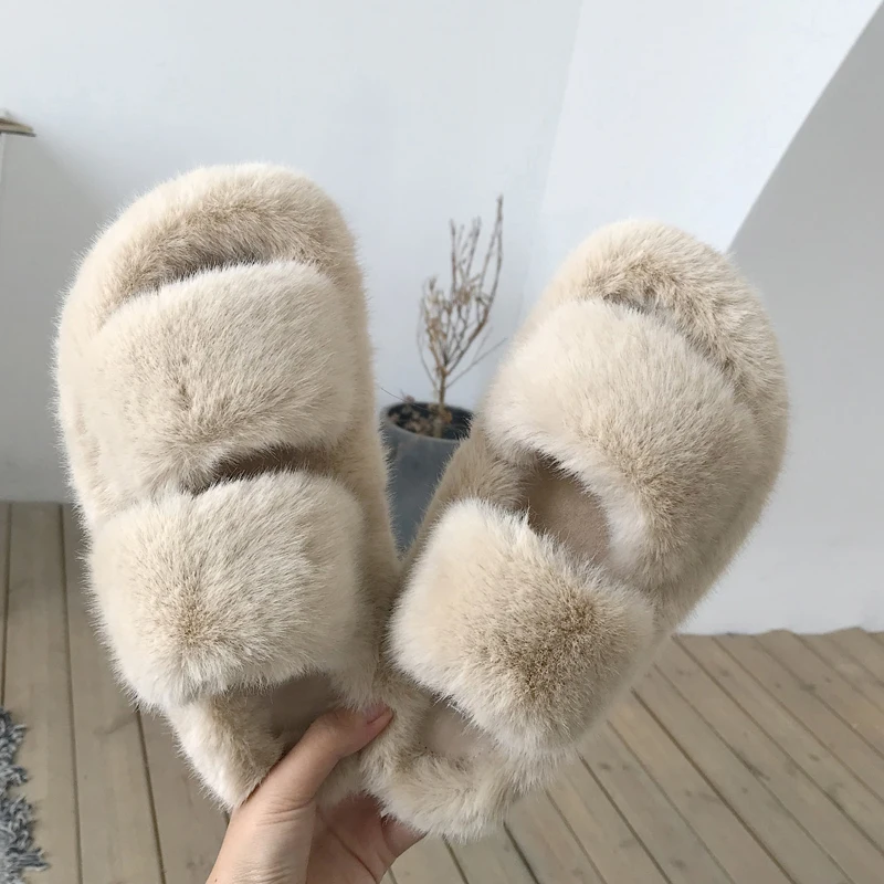 Женские шлепанцы на плоской подошве с кроличьим мехом пушистые и ползунки