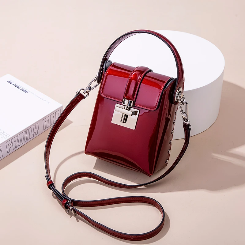 

2021 new fashion chain leather women's bag patent leather fashion versatile mobile phone bag single shoulder diagonal bag