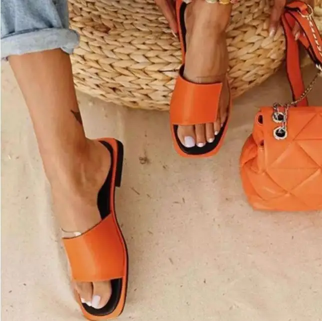 

2021Summer Women Fashion Simple and Elegant Splicing Flat Bottom Sandals PuSoft Bottom Anti Slip Personalized Beach Shoes 5KE159