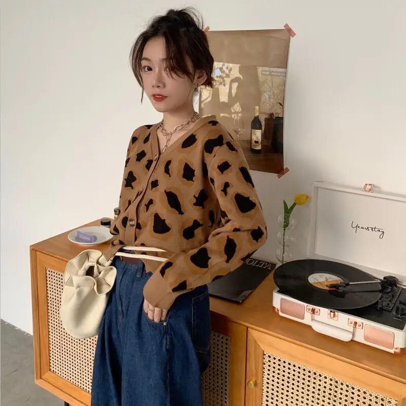 

2021 Women's Knitwear Winter Spring Leopard V-Neck Cardigans Buttons Short Korean Style Lady Sweaters Tops