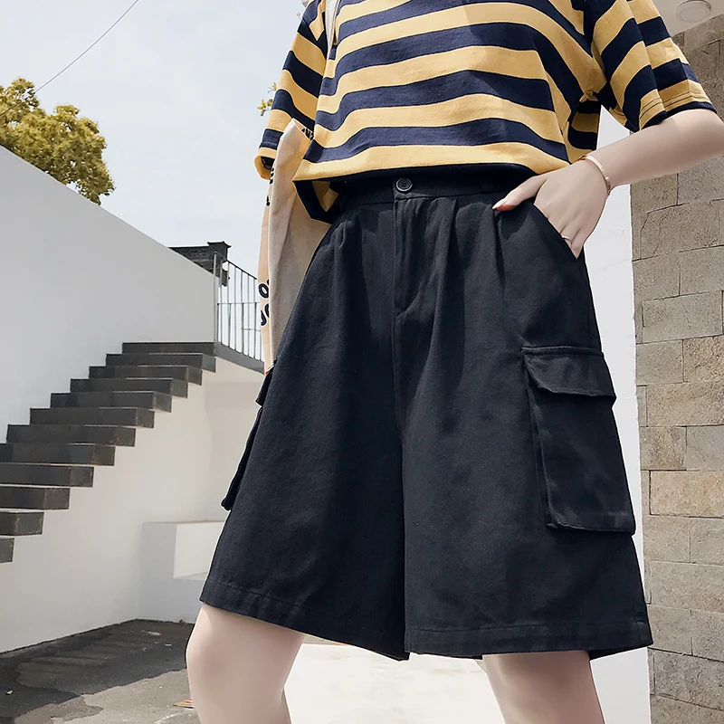 

Женские хлопковые шорты в Корейском стиле, черные повседневные свободные прямые Однотонные эластичные шорты-карго с широкими штанинами, ле...