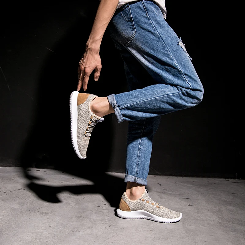 

Ultralight Men Sneakers Breathable Running Shoes Men Comfortable Soft Sport Shoes Man Sneakers 2020 Lace-up Casual Shoes Men