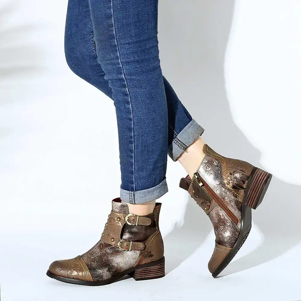 SOCOFY/ботинки с тиснением; Zapatos De Mujer; обувь из натуральной кожи с заклепками и пряжкой на молнии; красивые женские ботильоны