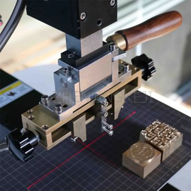 Цена 220V ручной горячего тиснения машина небольшой DIY позолоченный шкафчик для инструментов кожаный бумажник мобильный телефон чехол ремень бро...