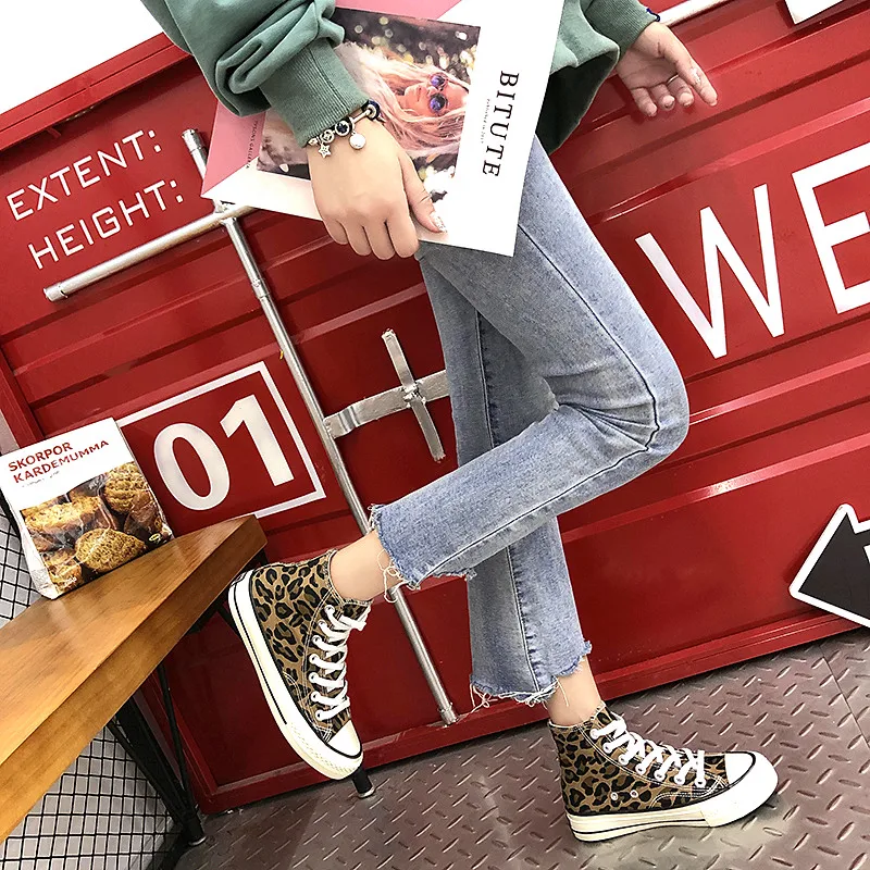 Black Cartoon Printed Chunky High top Board Sneakers Women Canvas Shoes Fashion Breathable Canvas Sports Shoes Women Espadrilles