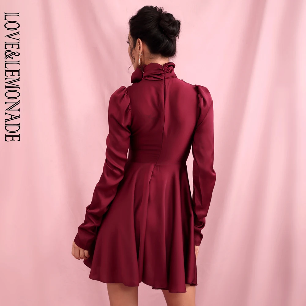 Облегающее красное платье LOVE & LEMONADE облегающее с высоким воротом и длинным