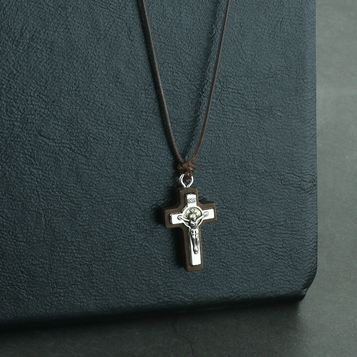 Католическое Распятие INRI Цепочки и ожерелья для Для мужчин религиозные