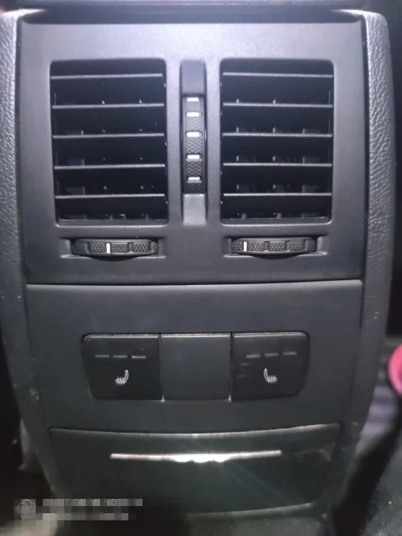 Yeni siyah arka çıkış hava firar montaj 1Z0819203 SKODA OCTAVIA 04-13 YETI 10-13 1ZD819203 1ZD 819 203 1Z0 |