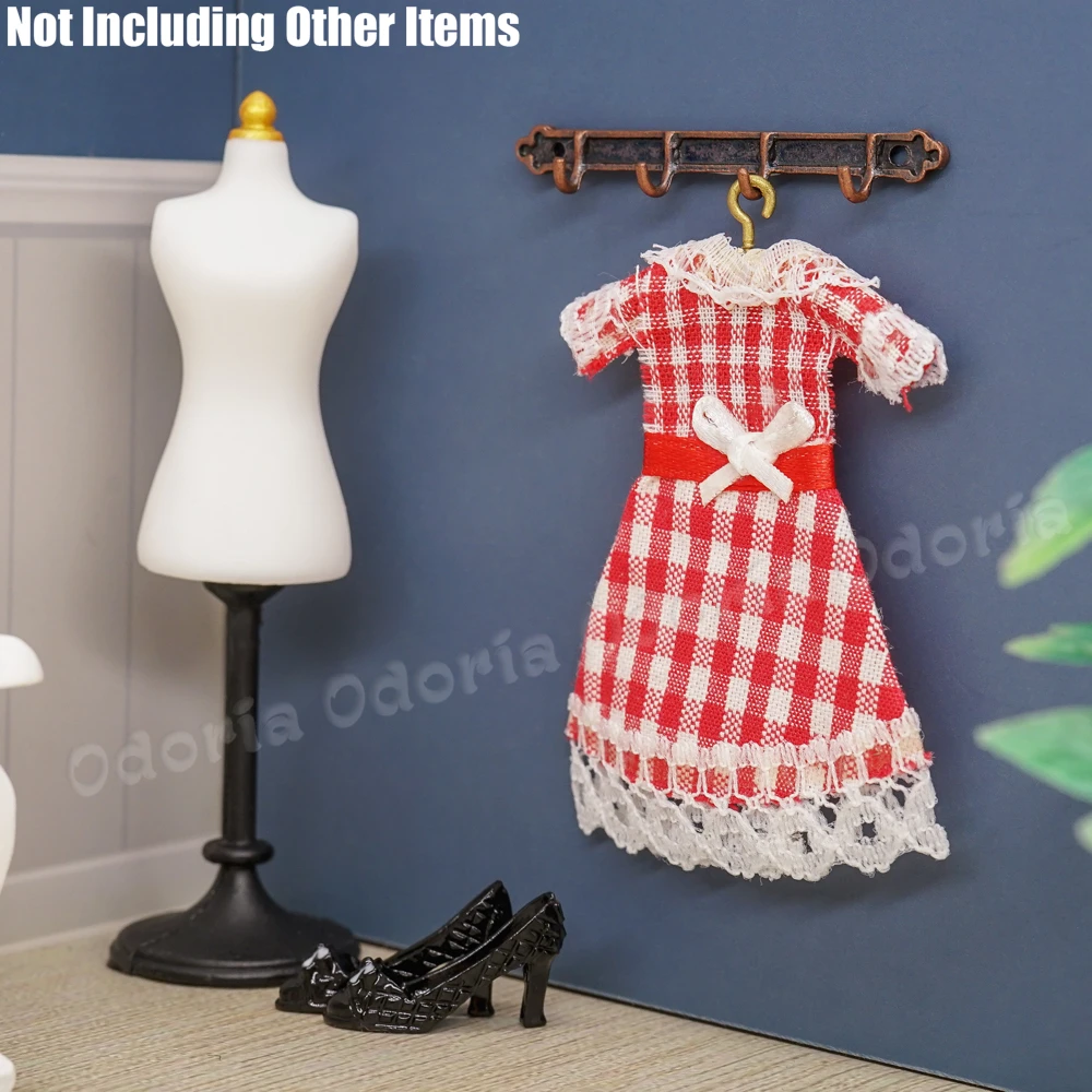 Odoria 1:12 Miniature Red Skirt with Hanger Clothes Living Room Bedroom Home Set Dollhouse Accessories Doll House Decoration | Игрушки и
