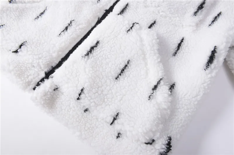 

2020 Winter Women Short Faux Lamb Fur Jacket Stand Collar White Zipper Warm Fur Coat Outwear