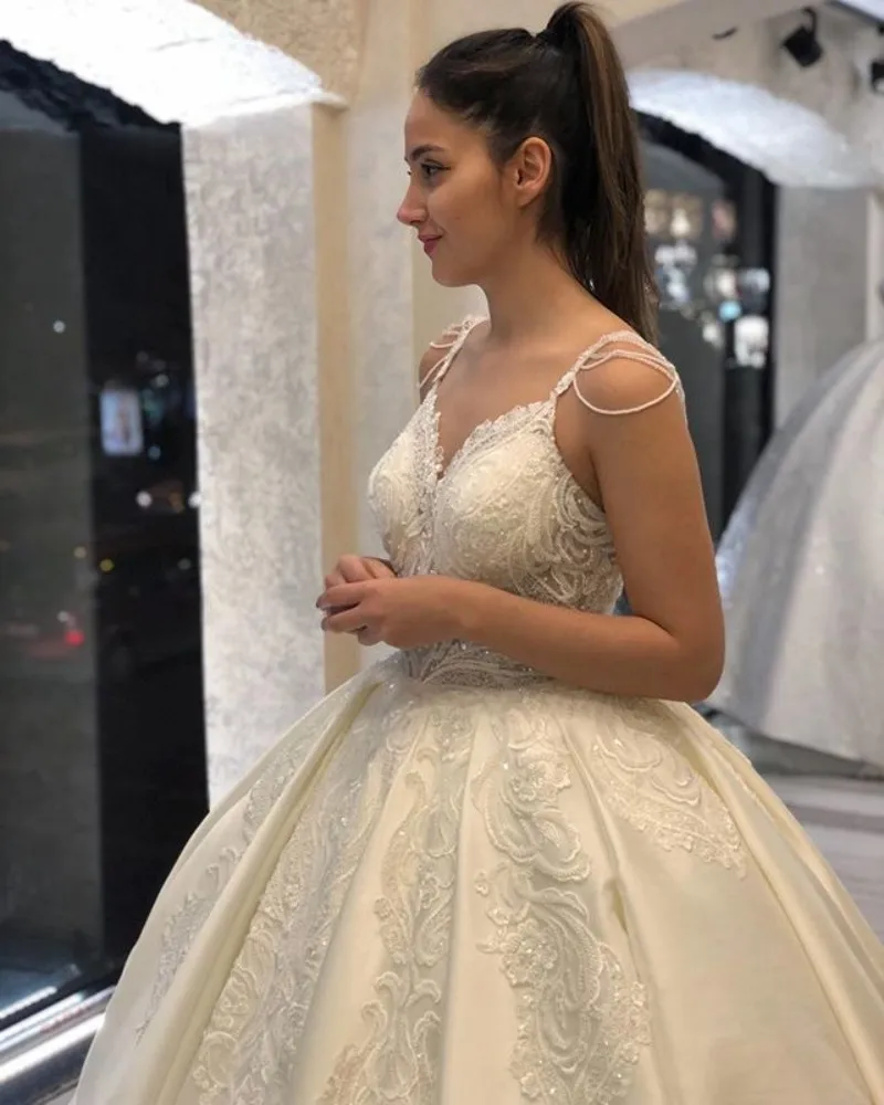 Luxury Wedding Dress 2020 Beading Lace Appliques Satin Bridal Gown with Corset Back Sweep Train
