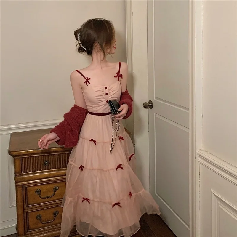 

Женское вечернее платье средней длины, с длинным рукавом