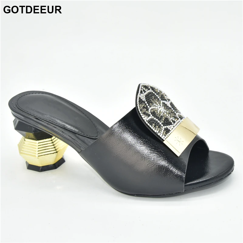 

Fashion Elegant Italian Party Pumps Decorated with Rhinestone High Heels Sexy Plus Size Women Shoes 43 Luxury Brand Shoes Women