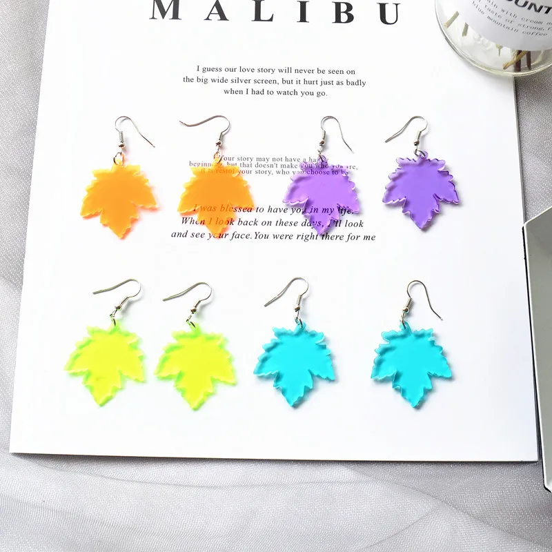 

Small fresh and popular fluorescent temperament leaf earrings ins autumn transparent acrylic maple leaf earrings