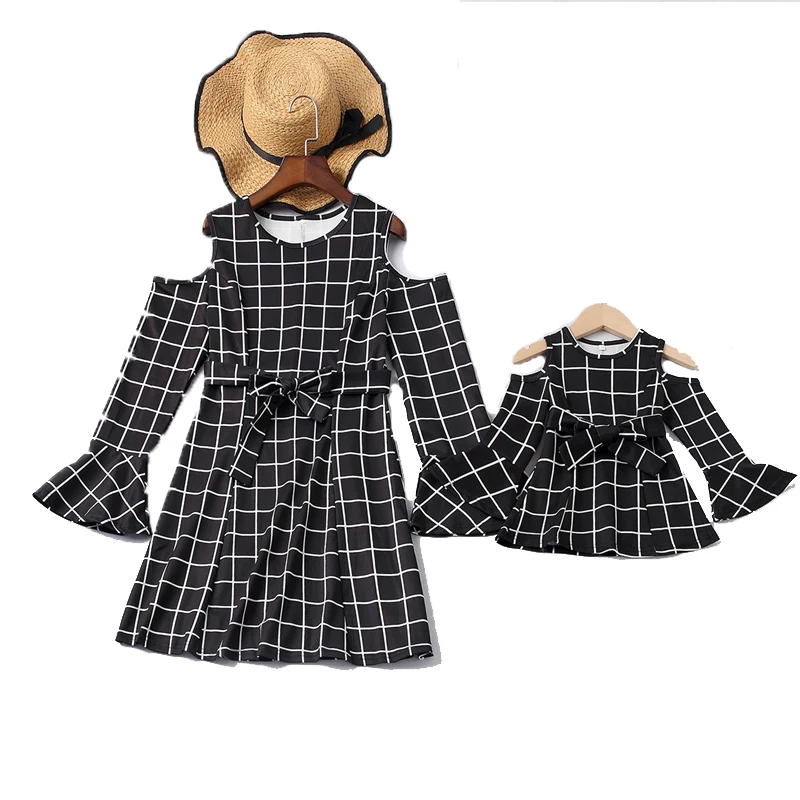 

Family Matching Outfits Summer Hot Sale Printed Womens Plaid Long Sleeved Dress Parent Child Wear Girl Mommy Daughter Clothing