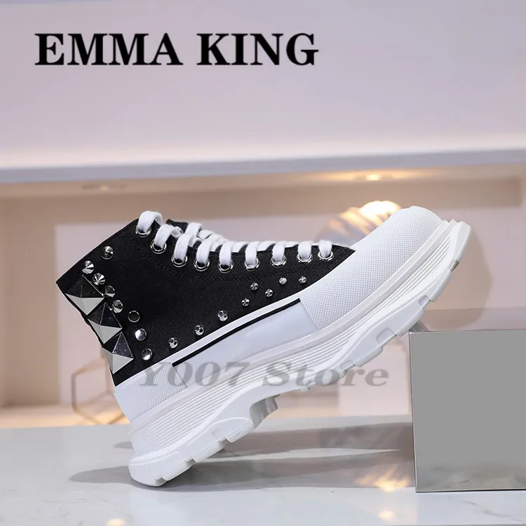 

2020 Designer Suede Chelsea Boots Round-Toe Black Rivet Lace-Up Martin Boot Women's NFC Chip Tread Slick Calf Canvas Sneaker