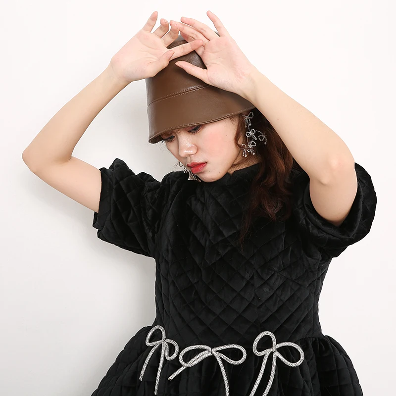 

Brwon Pu Women Leather Fishermen Hat New Round Dome Temperament Fashion Tide All-match Autumn Winter 2021 1DD064917