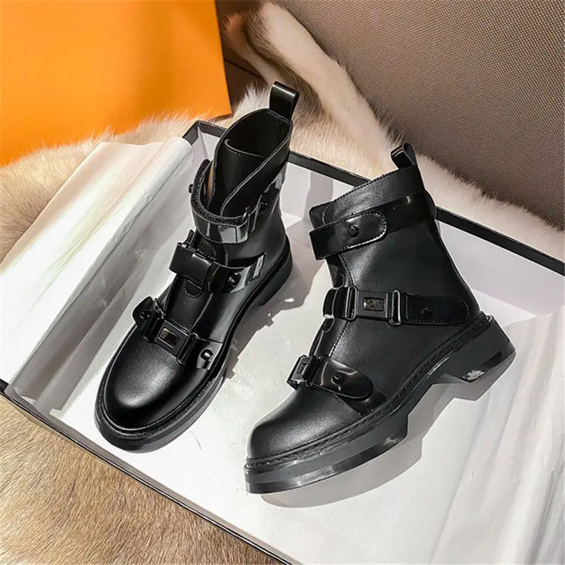 King Ankle Boots Genuine Leather Flat Metal Buckle Martens Boots Female British Internet Celebrity Handsome Motorcycle Boots фото