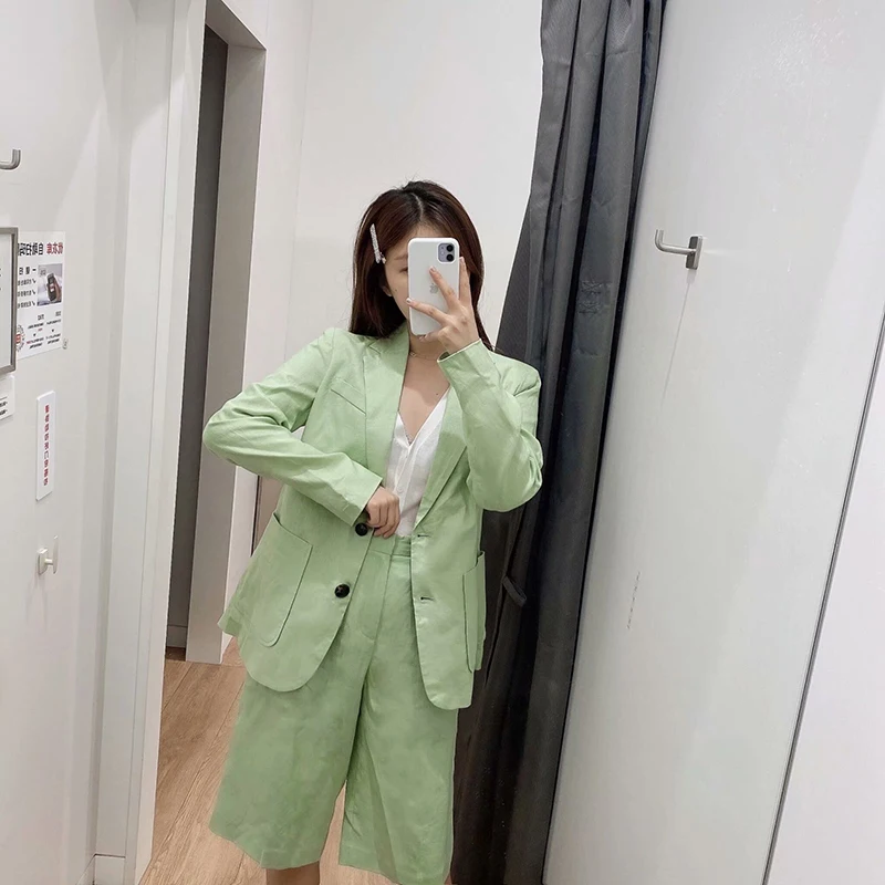 Женский офисный комплект из 2 предметов однотонный пиджак с карманами и шорты на