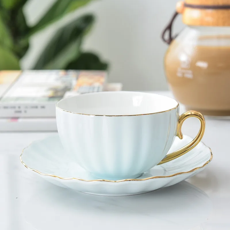 

Coffee Cups Pink Cute Creative Porcelain Cup and Saucer Ceramics Simple Tea Sets Modern Design Tazas Para Cafe