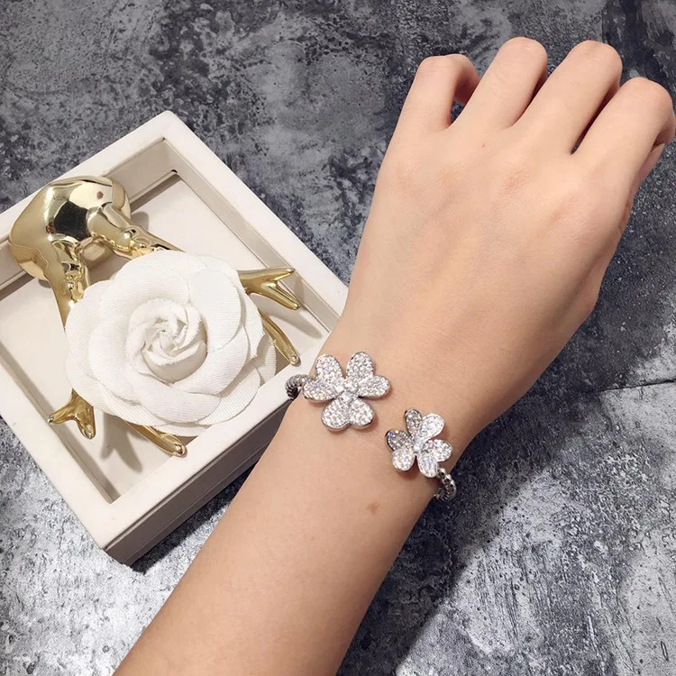 Новый дизайн двойной Браслет-манжета с тремя листьями клевера и цветами браслеты