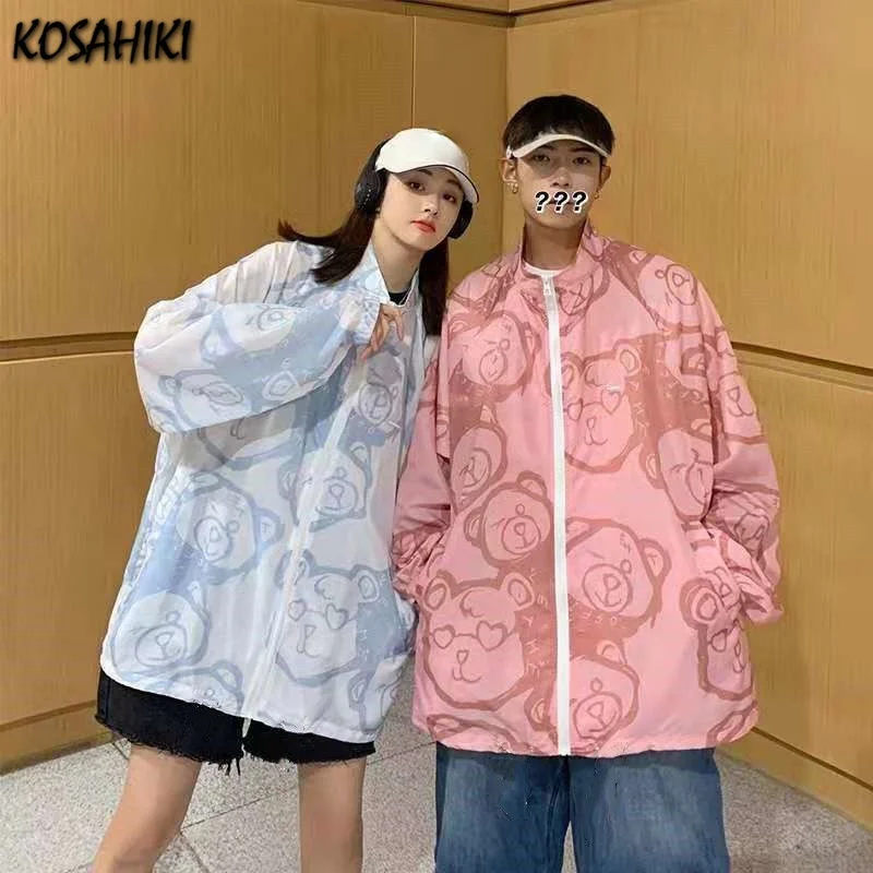 

KOSAHIKI свободные Sunpoof куртка Для женщин мужчин; Пальто «унисекс» 2021 летние тонкие медведь печати Harajuku топы в Корейском стиле, уличная одежда д...