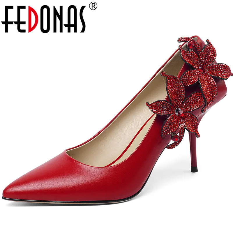 Женские туфли на каблуке FEDONAS черные из натуральной кожи с острым носком