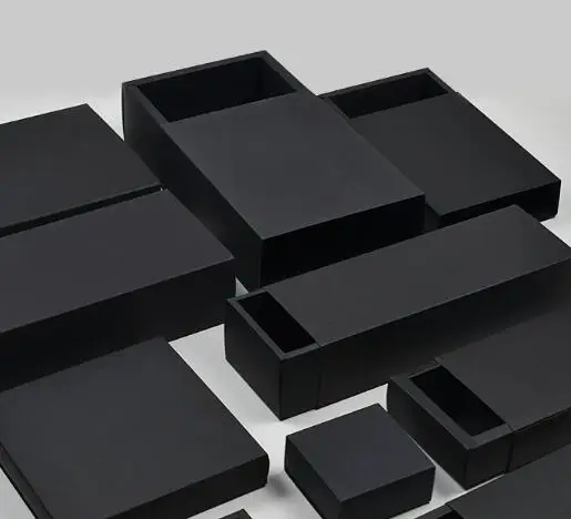 Большая подарочная коробка из черной бумаги разных размеров индивидуальная