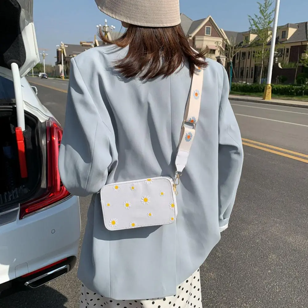 

New Fashion Small Daisy Female Bags Wide Nylon Shoulder Strap Shoulder Messenger Bag Sac Summer Printed Small Square Bag