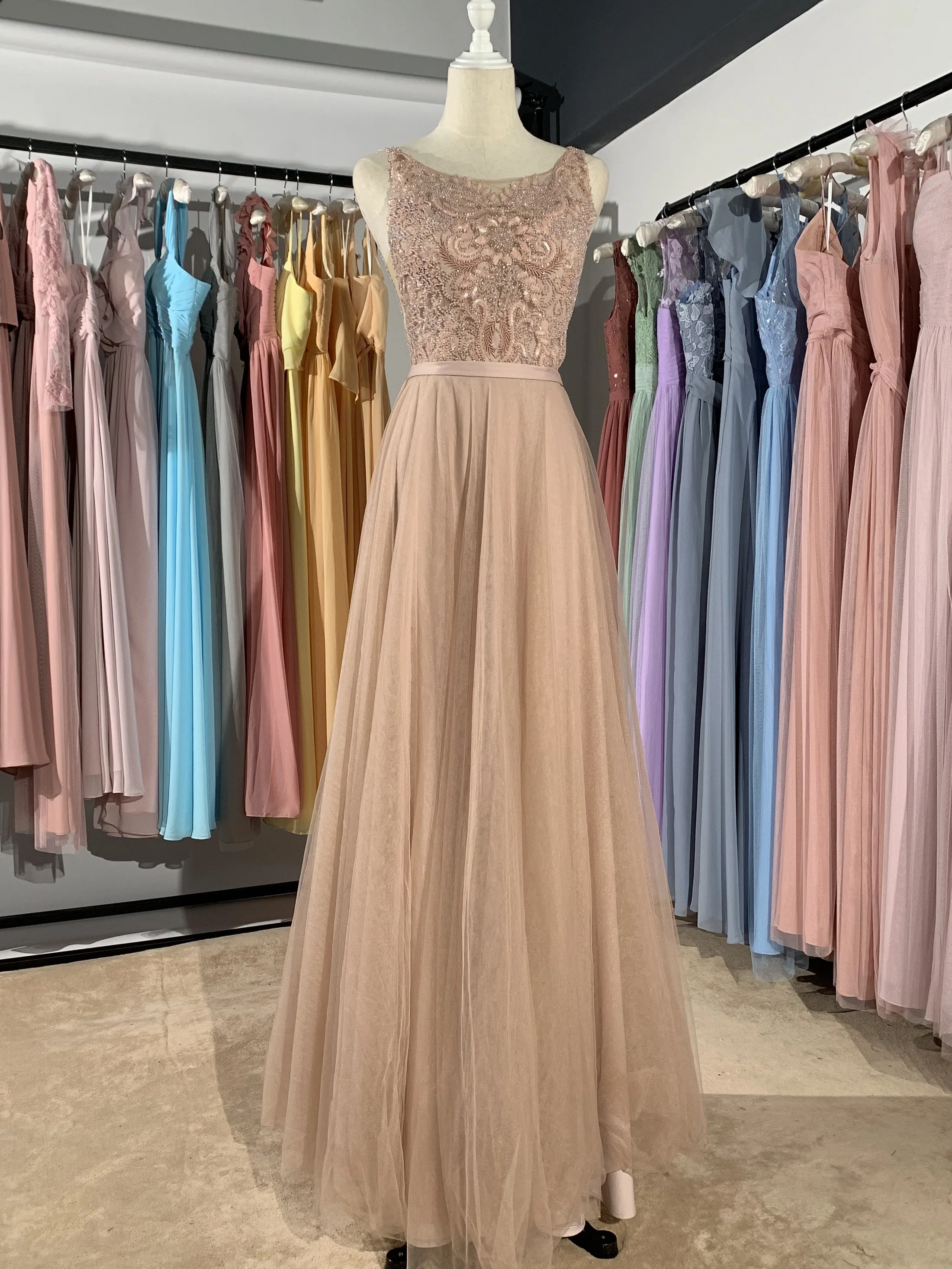 

2022 new different color Champagne lace long o-neck Beading luckgirls Ruched Customizable fashion prom dress