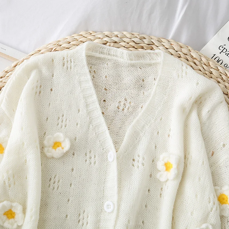 Женское трикотажное пальто с желтыми цветочными нашивками повседневный белый