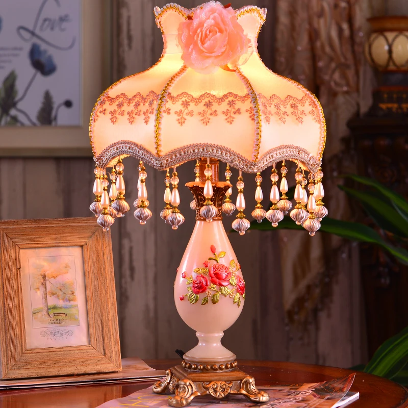 

Modern Retro Table Lamp Warm And Romantic Wedding Bedroom Bedside Lamp European Creative Bedroom Decorative Lighting Fixtures