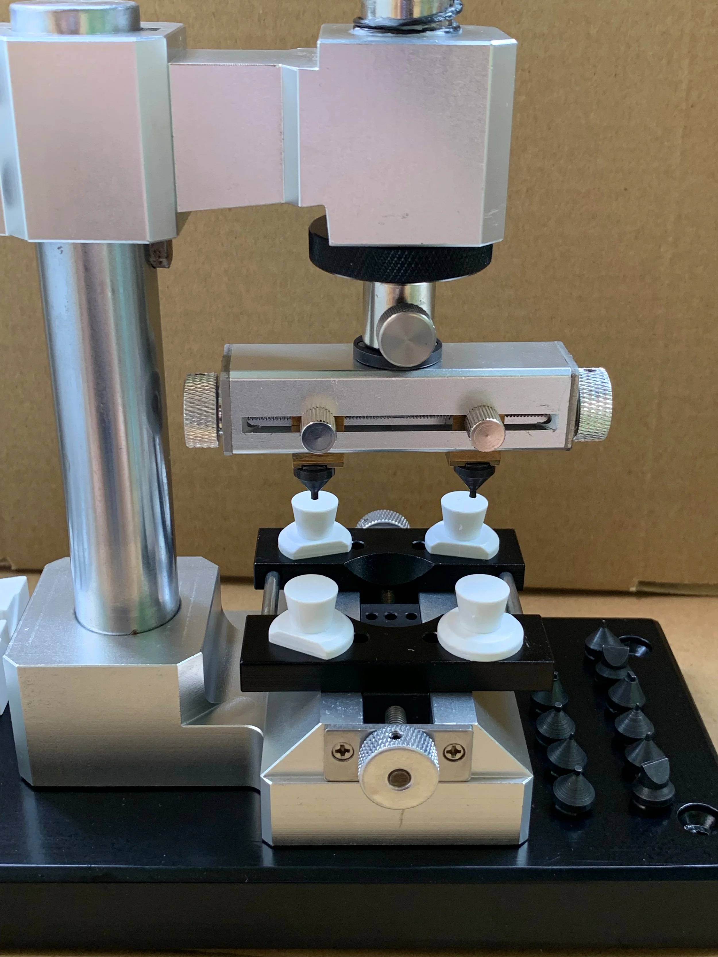 5700 устройство для открывания и закрытия корпуса часов | Наручные часы