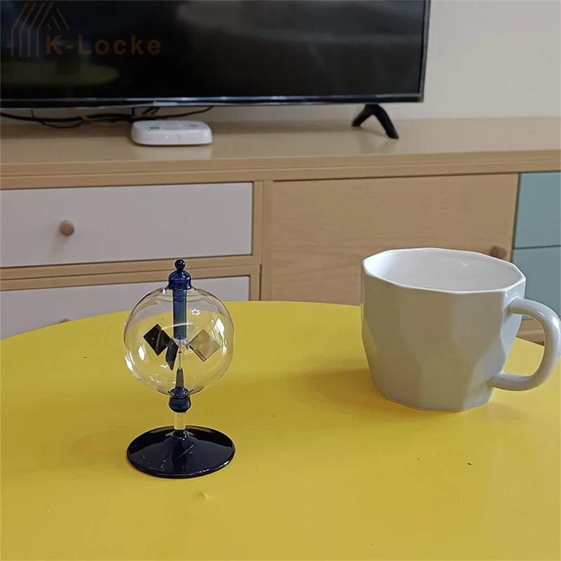 Вращающаяся стеклянная ветряная мельница с 4 лезвиями теплометр на солнечной