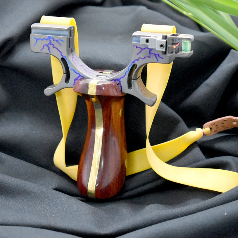 

Рогатка охотничья металлическая с деревянной ручкой и плоской резиновой лентой