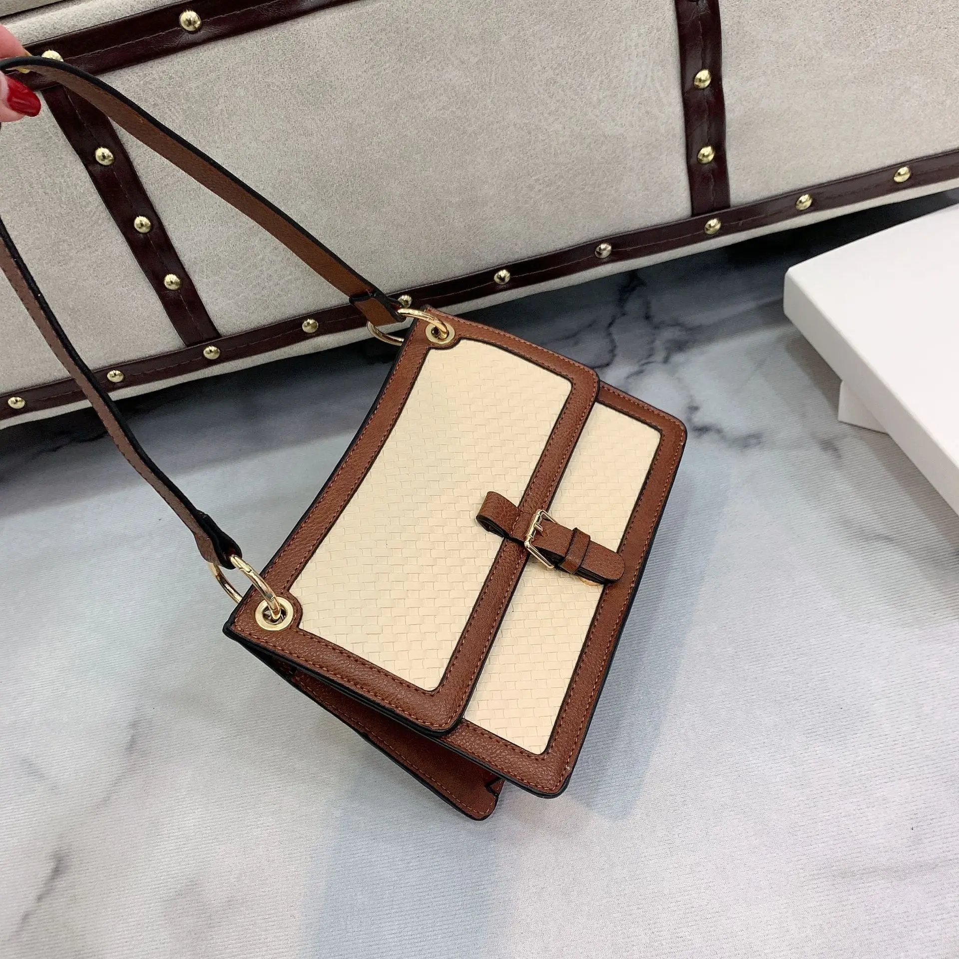 Скидка Сумка на плечо с магнитной застежкой и блокировкой двух цветов, модная и просторная женская сумка с большой емкостью, сумка для покупок