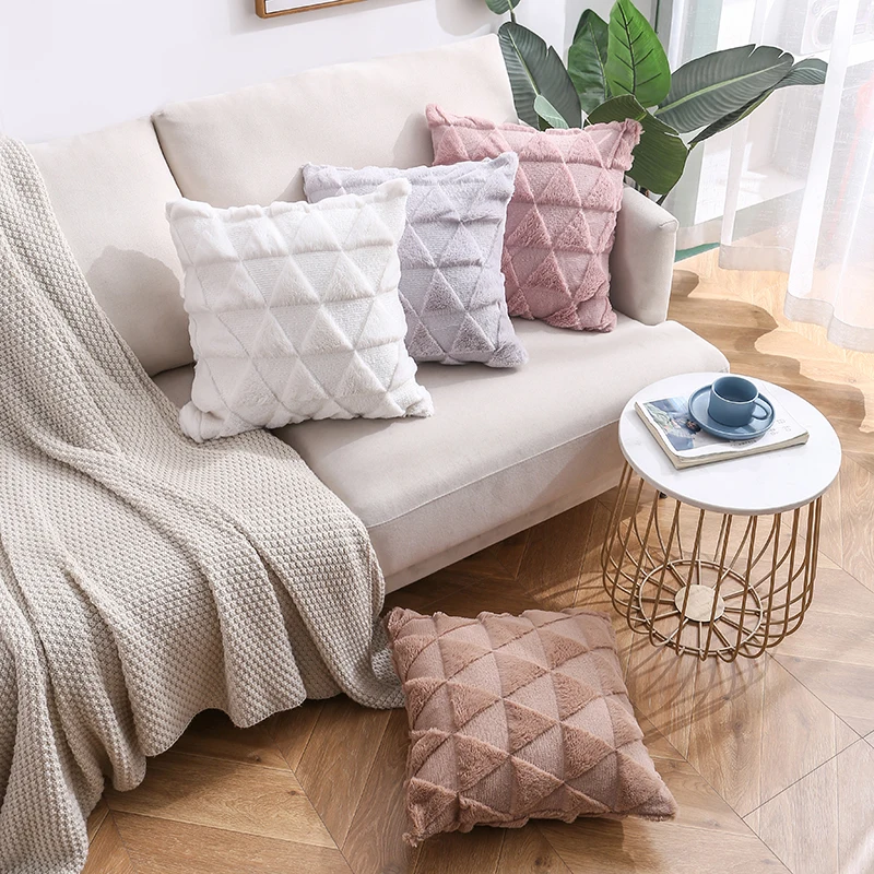 

LuanQI Plush Triangle Cushion Cover Luxury Nordic Throw Pillow Covers Decorative Faux Fur Pillow Case 45X45 cm Shell for Sofa