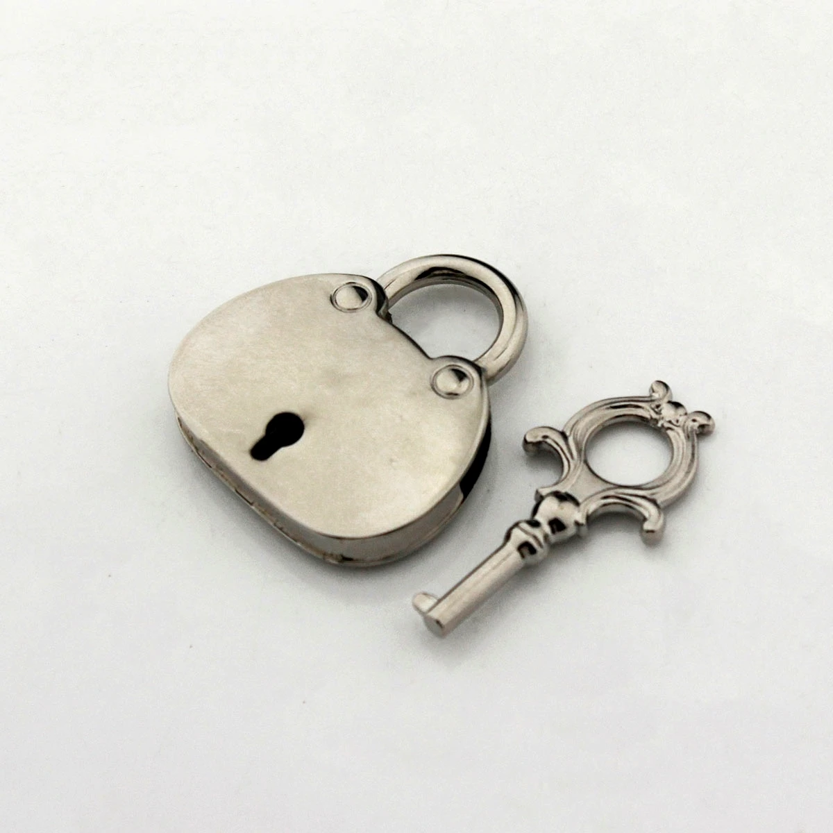 

Металлический декоративный замок