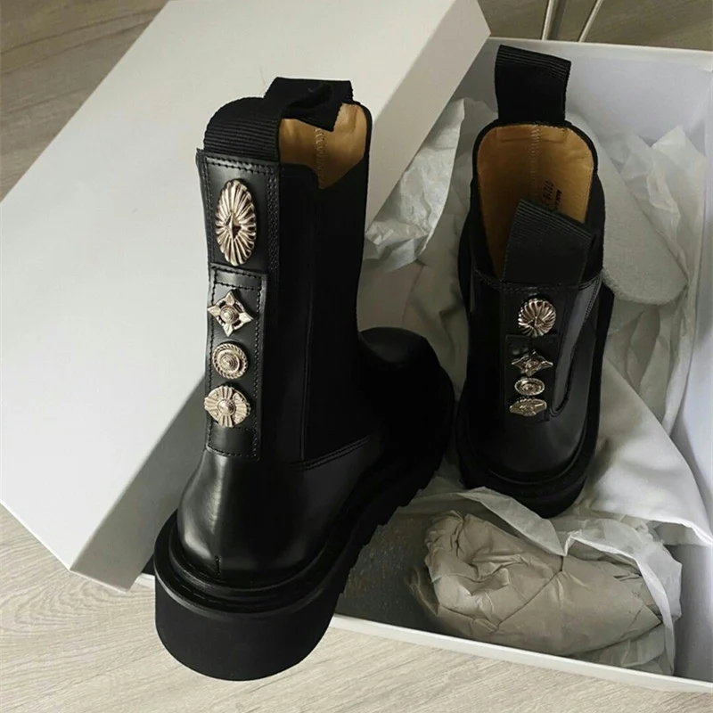 

2021 New Autumn Genuine Leather Thick-Soled British Style Smoke Pipe Chelsea Boots Women Vintage Martin Ankle Metal Decoration