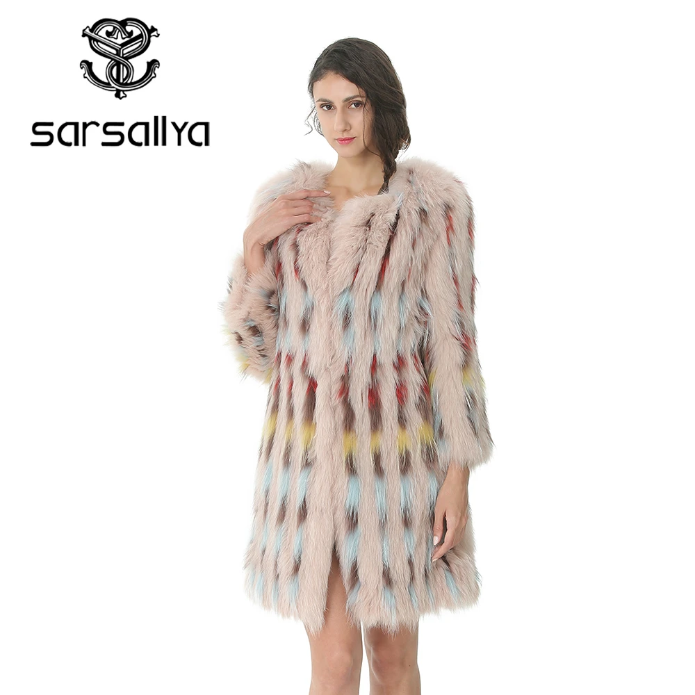 Женское пальто с лисьим мехом длинное вязаное круглым вырезом и укороченным