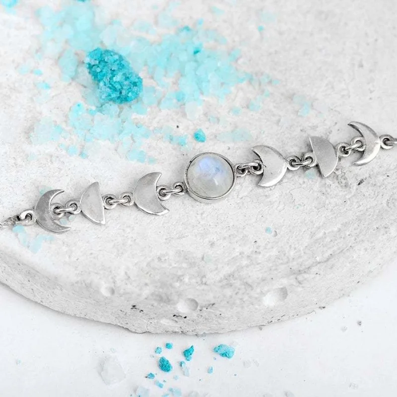 

2021 Wholesale Moon Bracelet with Opal Stone Imitation Moonstone Celestial Jewelry Phases of The Moon Chain Moon Phase Bracelet