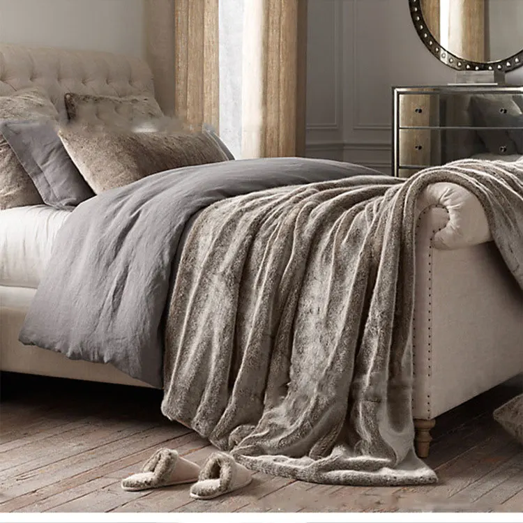 Кровать шерсть. Европейский плед. Кровать цвета тауп. Серо-коричневый цвет покрывала. Диван-одеяло.