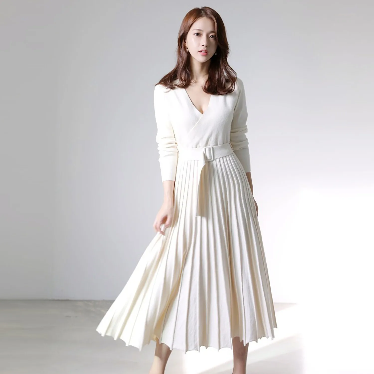 Элегантное женское платье-свитер с V-образным вырезом Осень-зима 2021 плотное