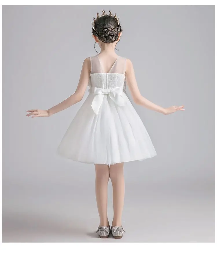 Детское платье с аппликацией в виде лепестков цветов из тюля | Новый год