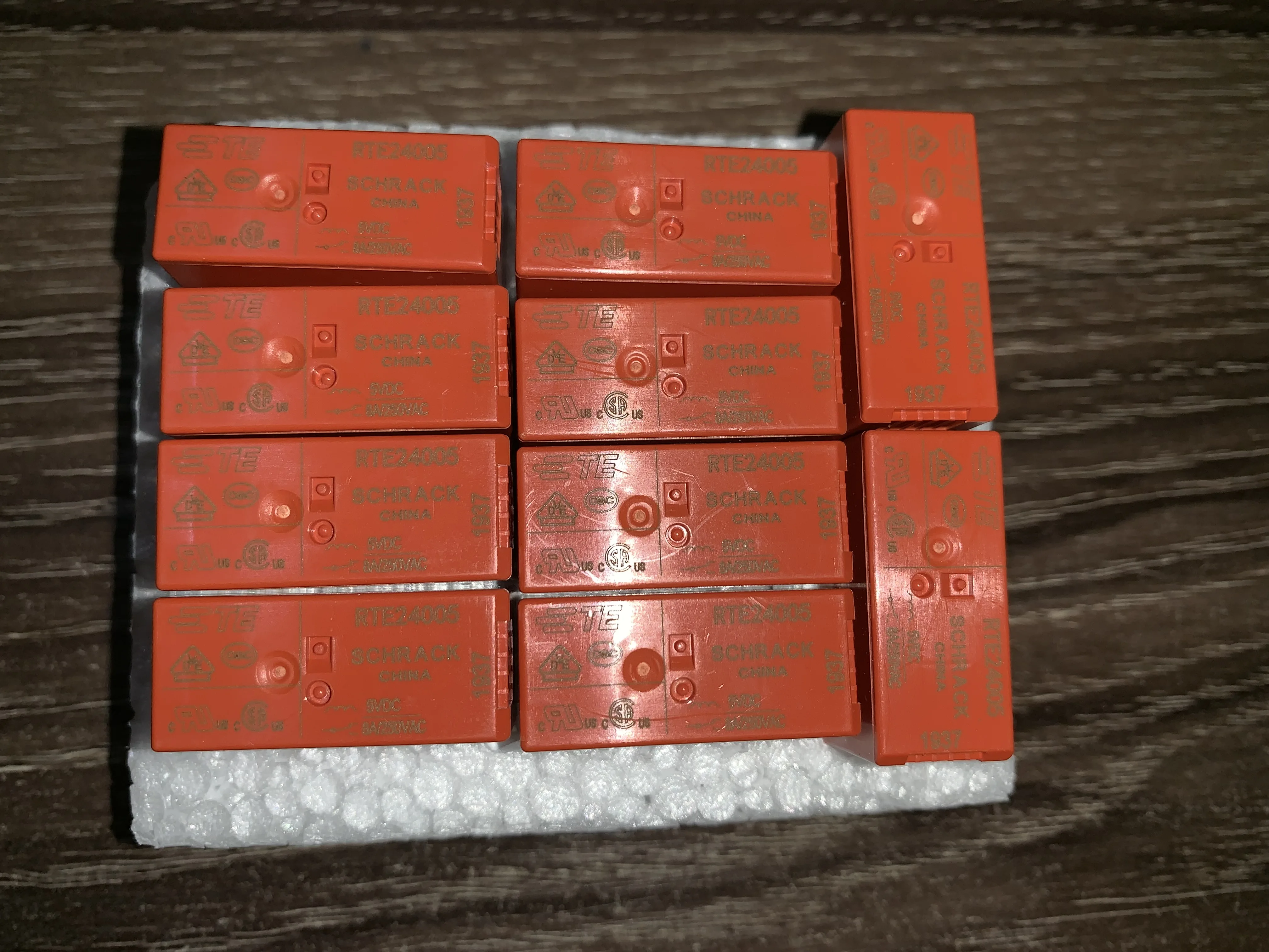 

Реле RT424005A может использоваться взаимозаменяемо с RTE24005