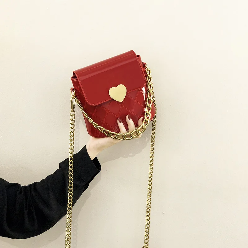 

European Style Handbag Fashion Patent Leather Love Buckle Shoulder Bag Red Metal Chain Messenger Bag Luxury Female's Bucket Bag