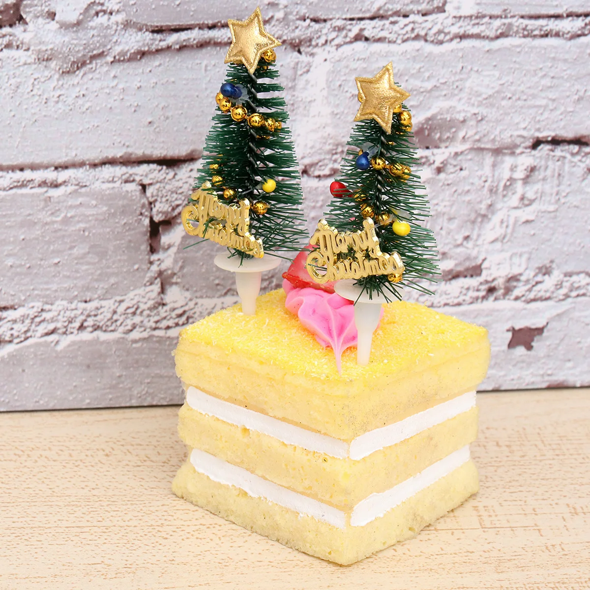 

5PCS Christmas Cake Toppers Christmas Tree Shape Birthday Party Cake Picks Cake Decoration (Green with Snow)