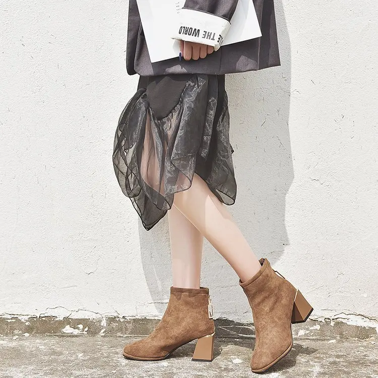 Коричневые фиолетовые черные зимние сапоги на высоком каблуке женские ботильоны