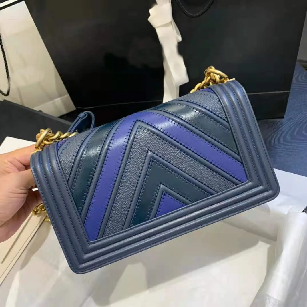 

The latest leather stitching bag, fashionable European and American women's Single Shoulder Messenger Bag, cover lock chain bag